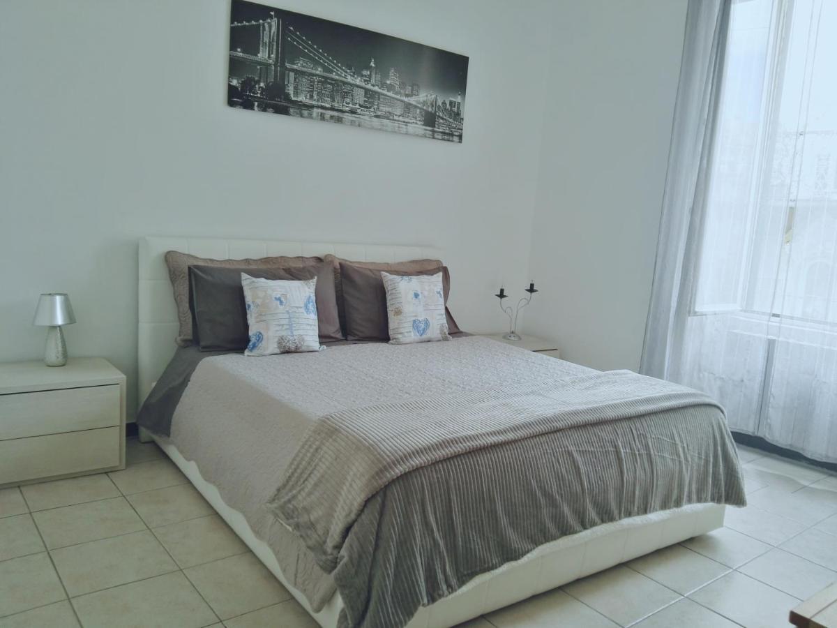 La Casa Sulla Piazzetta Apartment Albenga Bagian luar foto