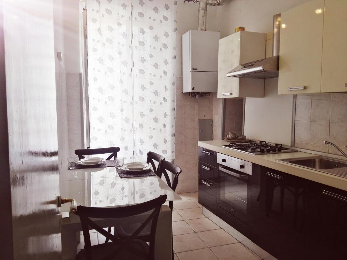 La Casa Sulla Piazzetta Apartment Albenga Bagian luar foto