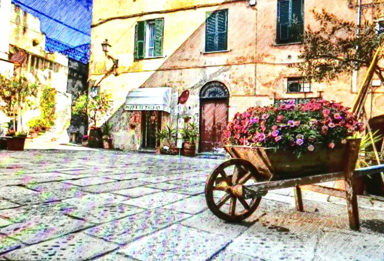 La Casa Sulla Piazzetta Apartment Albenga Bagian luar foto